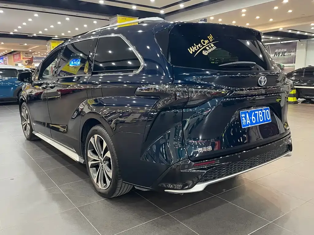 Toyota Granvia — фото 10