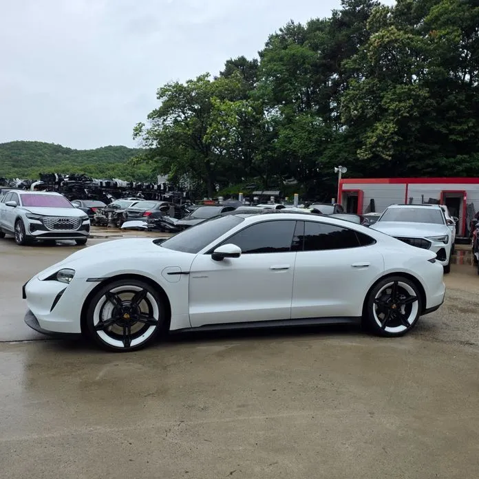 Porsche Taycan 2022 из KR, фото 8