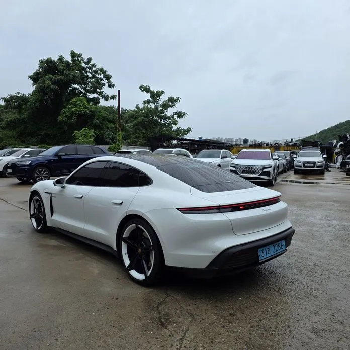 Porsche Taycan 2022 из KR, фото 6