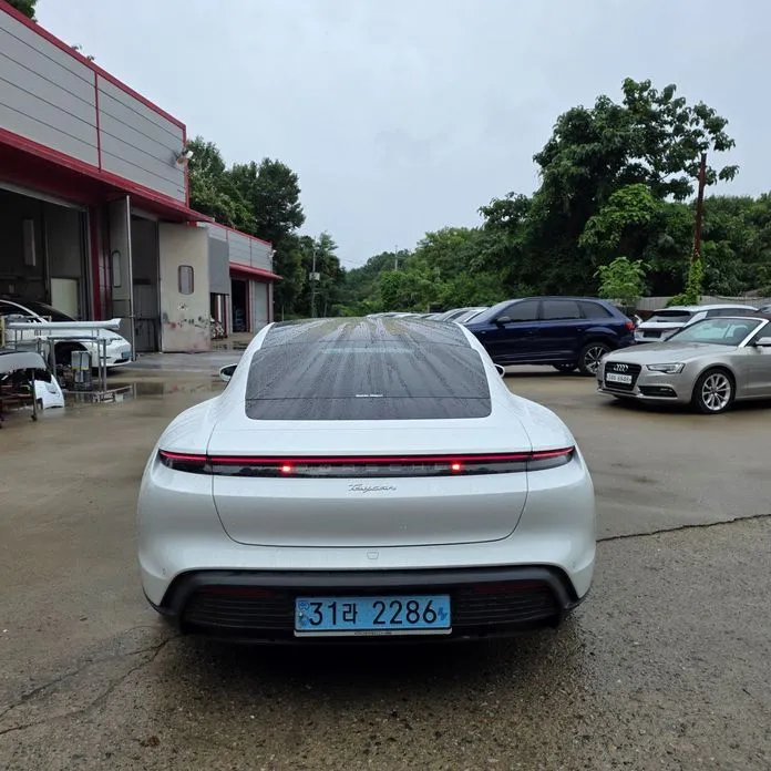 Porsche Taycan 2022 из KR, фото 7