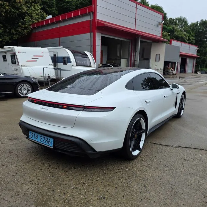 Porsche Taycan 2022 из KR, фото 5