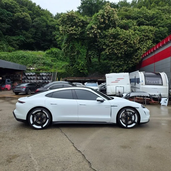 Porsche Taycan 2022 из KR, фото 9