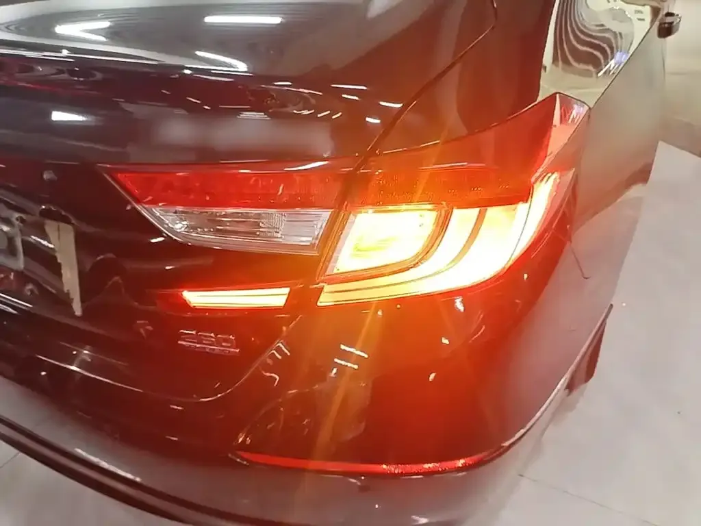 Honda Accord — фото 10