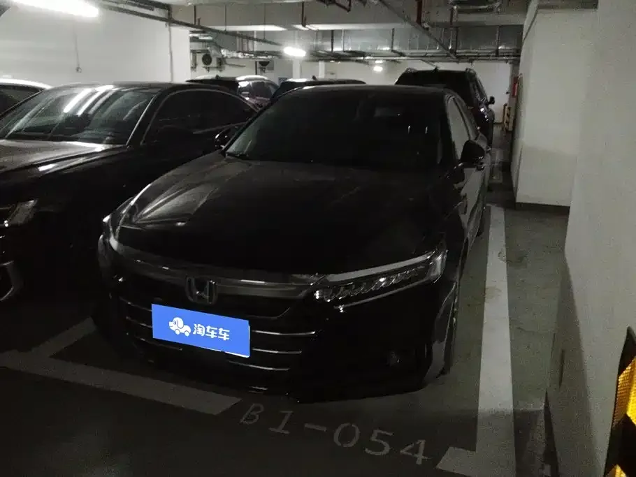 Honda Accord — фото 1