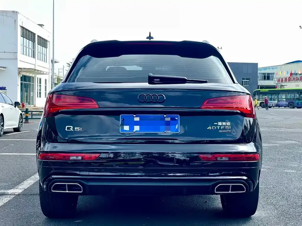 Audi Q5L — фото 6