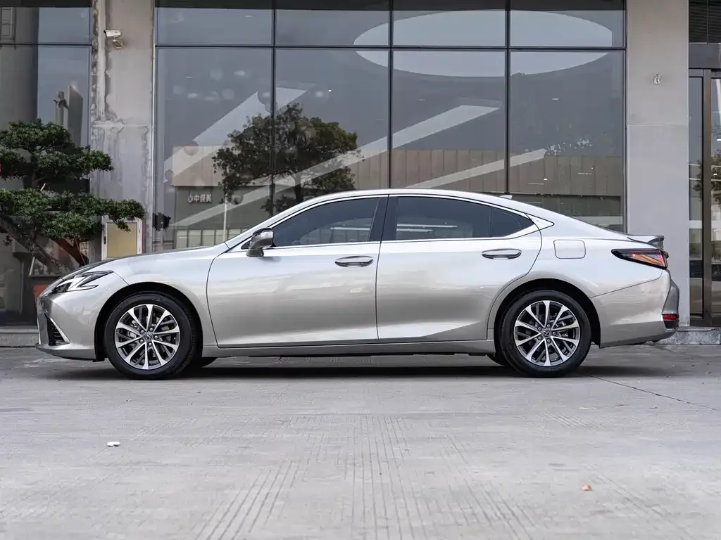 Lexus ES — фото 10