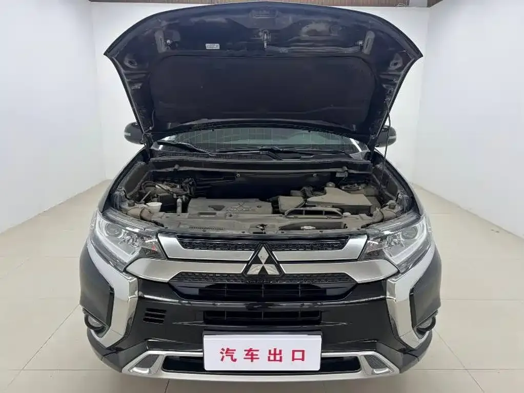 Mitsubishi Outlander — фото 10