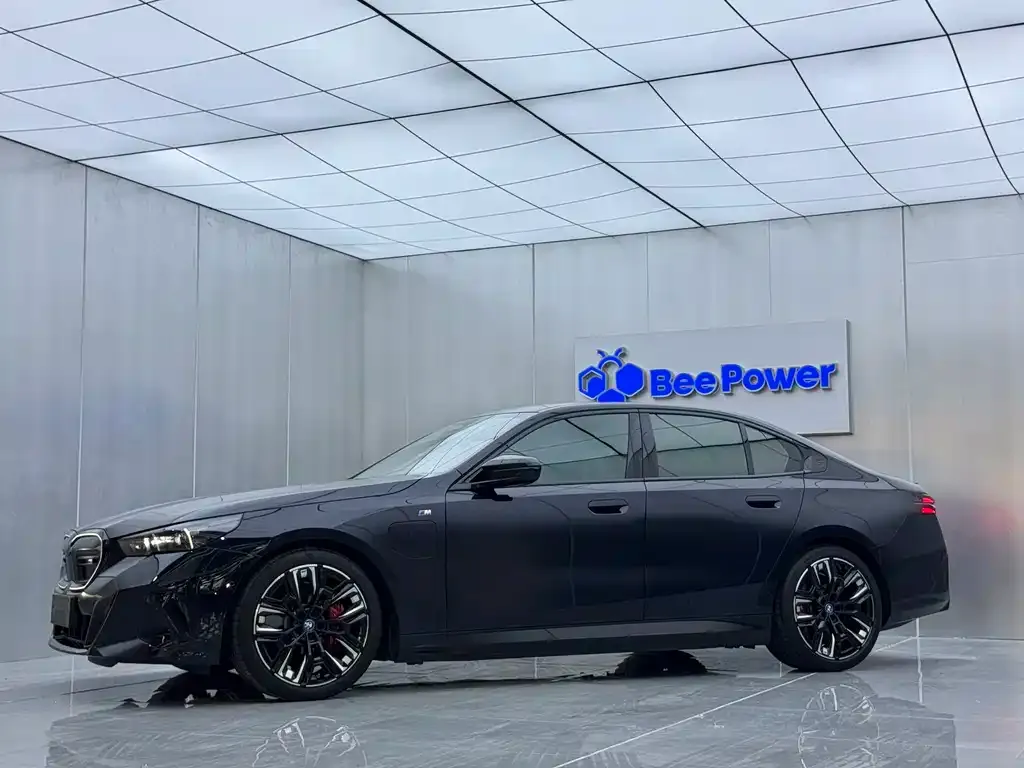BMW i5 M60 — фото 8