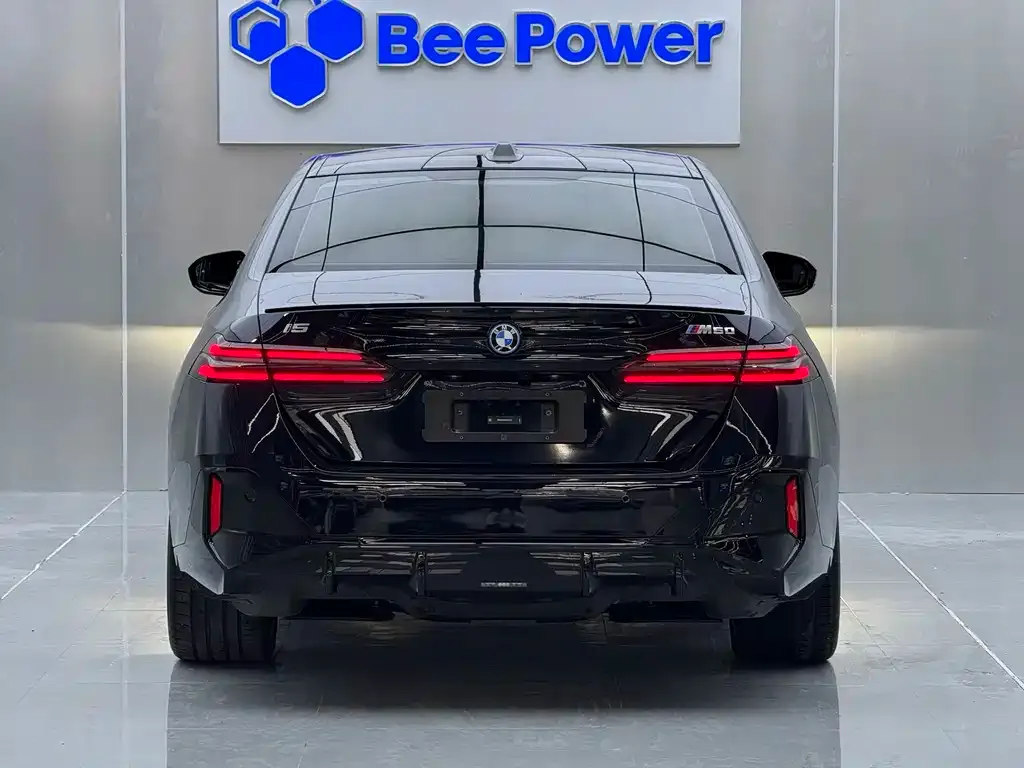 BMW i5 M60 — фото 9