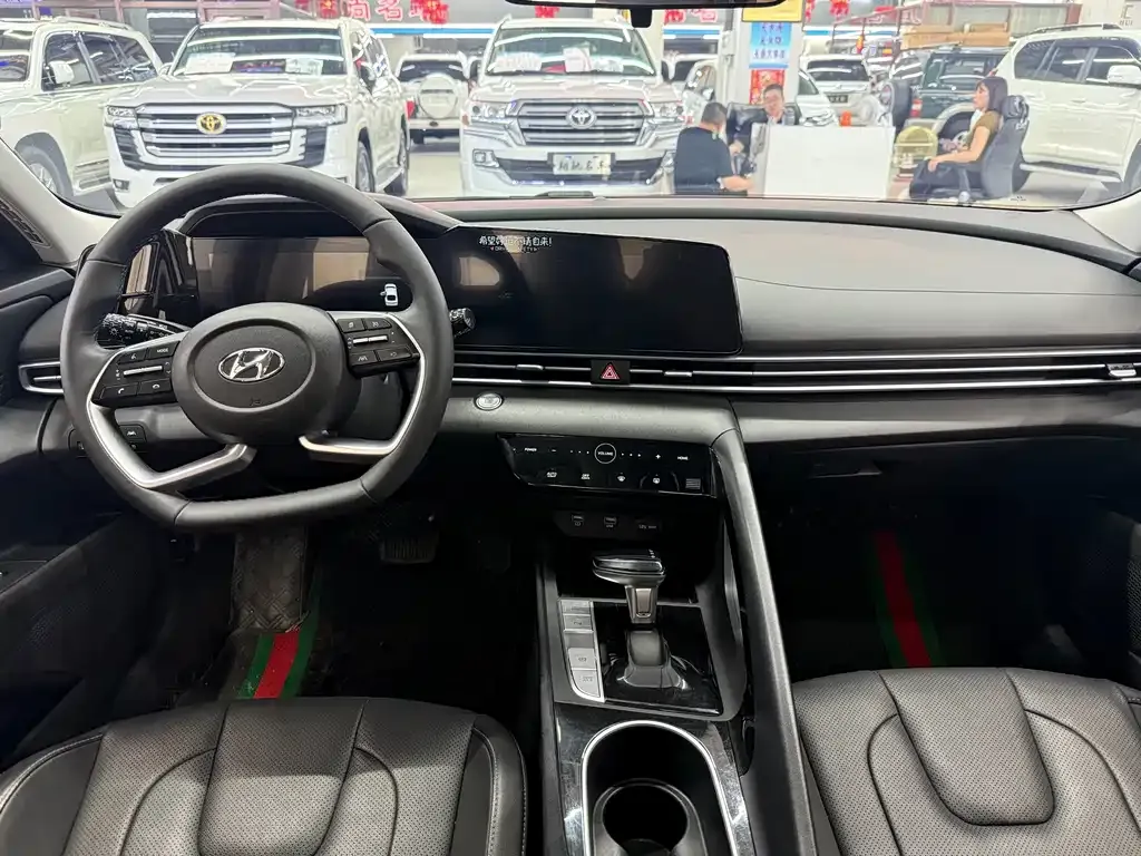 Hyundai Elantra — фото 9