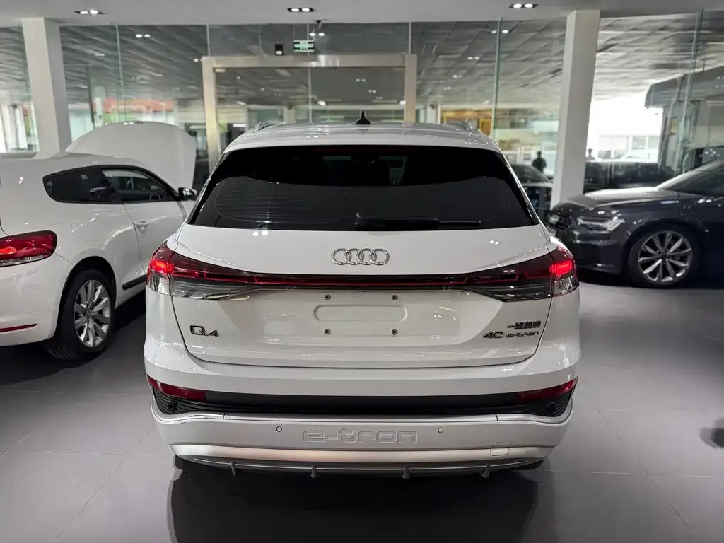 Audi Q4 e-tron — фото 4