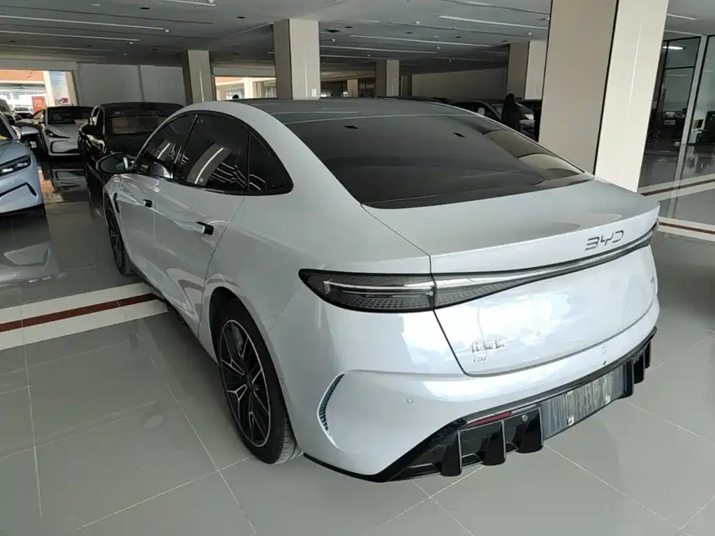 BYD Seal — фото 7