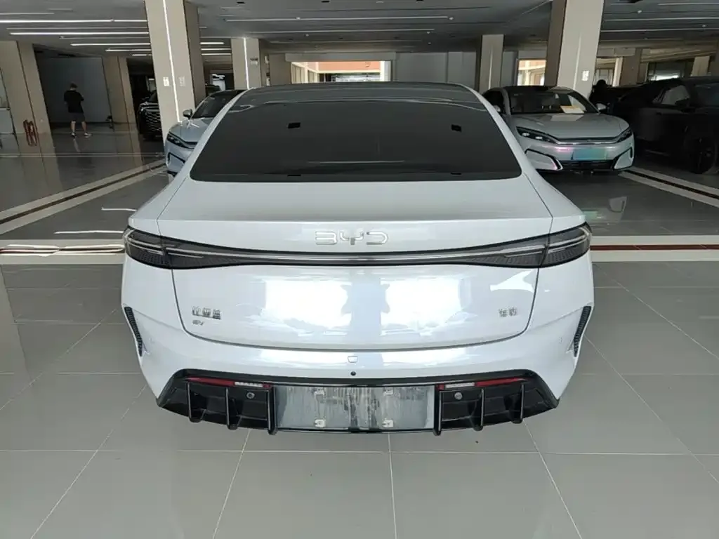 BYD Seal — фото 3