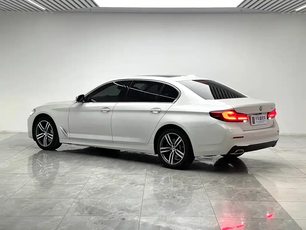 BMW 5 Series — фото 4