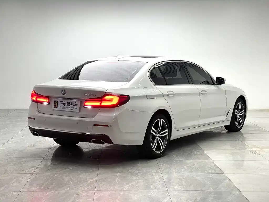 BMW 5 Series — фото 3