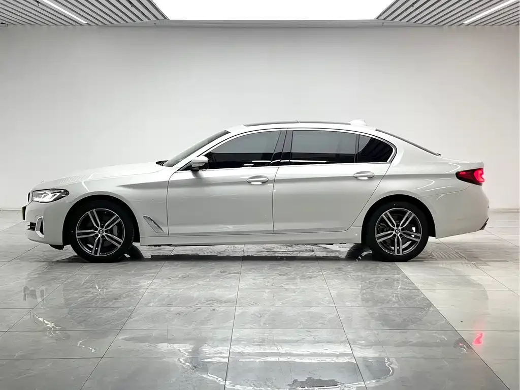 BMW 5 Series — фото 5