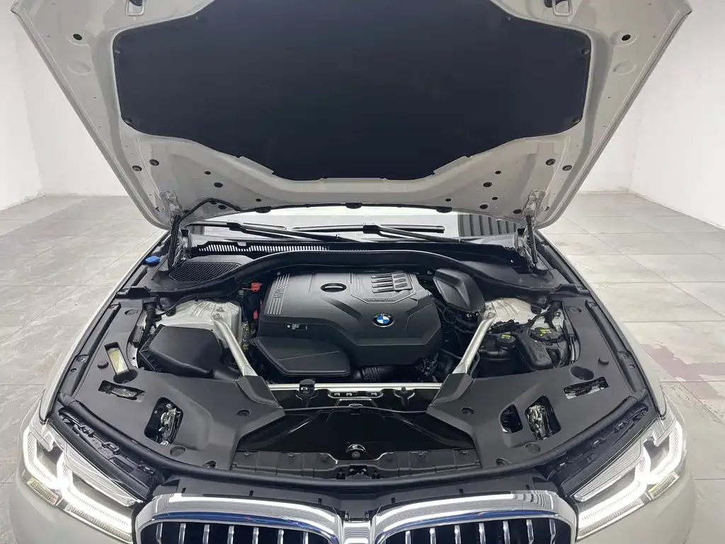 BMW 5 Series — фото 10