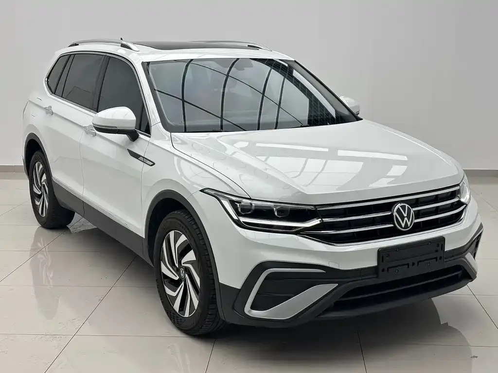 Volkswagen Tiguan L — фото 8