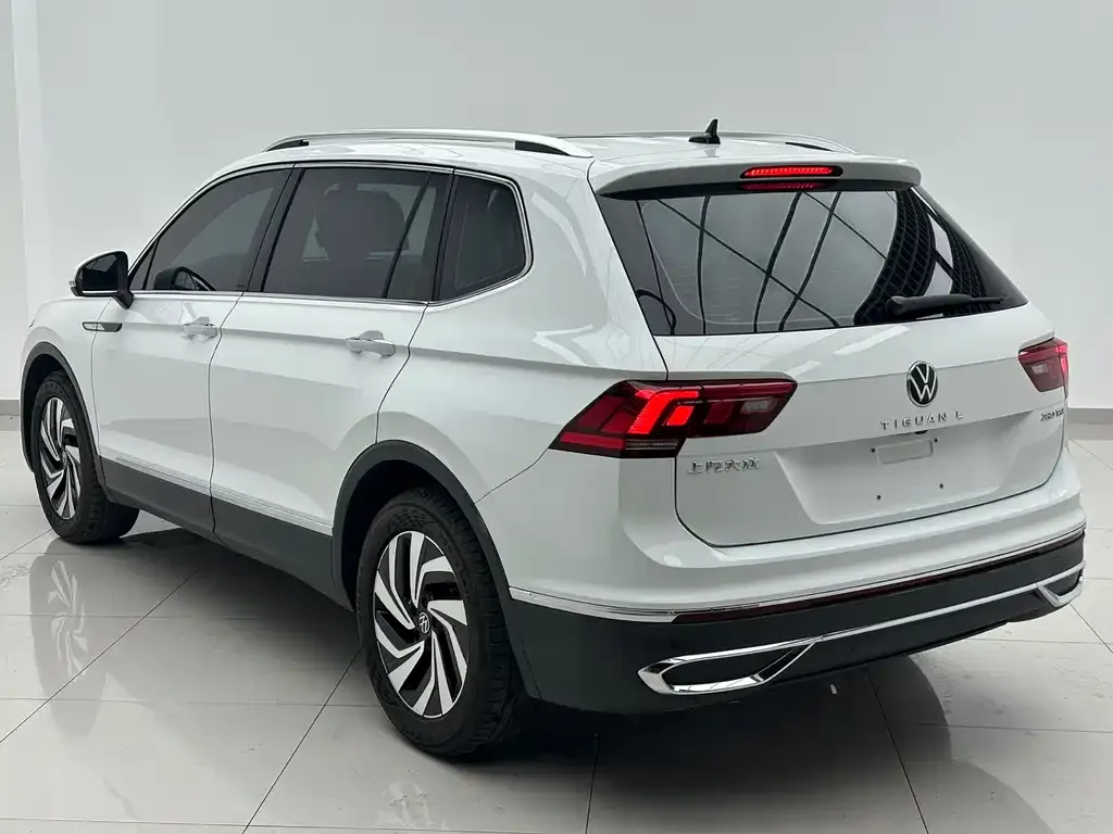 Volkswagen Tiguan L — фото 6