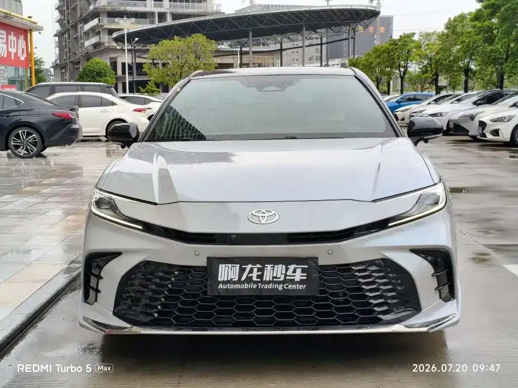 Toyota Camry — фото 9