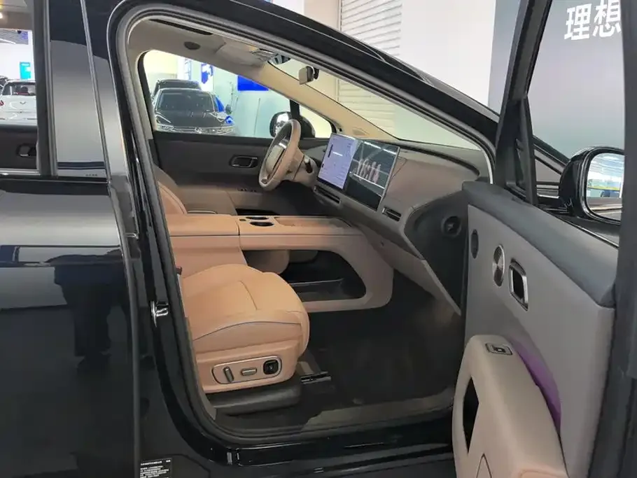 Li Auto i8 — фото 7
