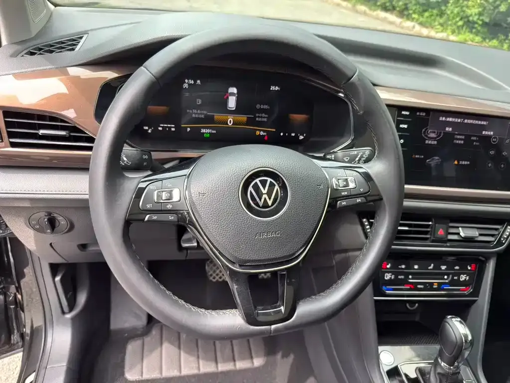 Volkswagen Tharu — фото 3