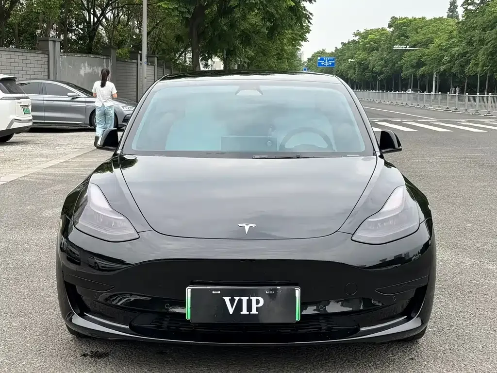 Tesla Model 3 — фото 7