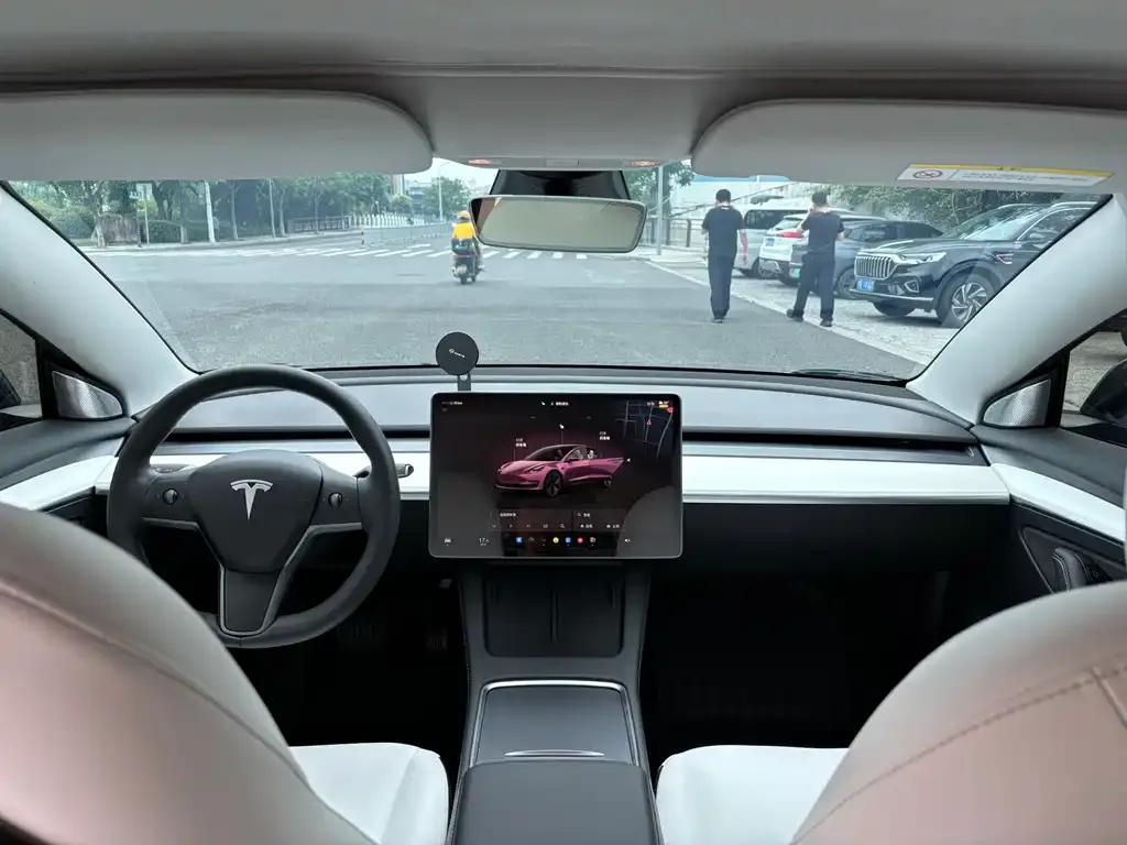 Tesla Model 3 — фото 9
