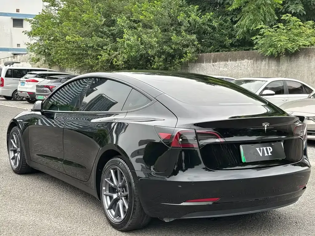 Tesla Model 3 — фото 4