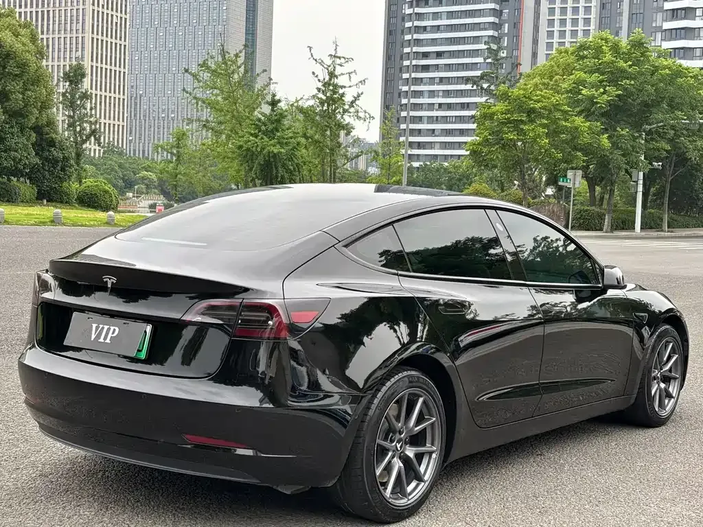 Tesla Model 3 — фото 5