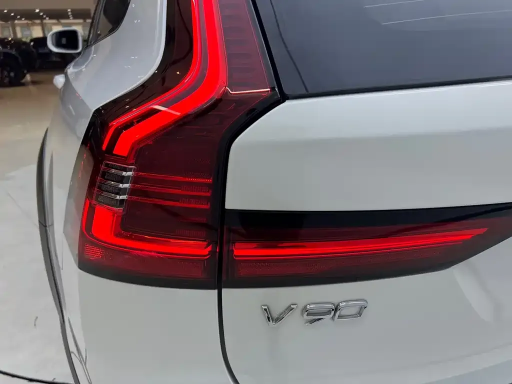 Volvo V90 — фото 10