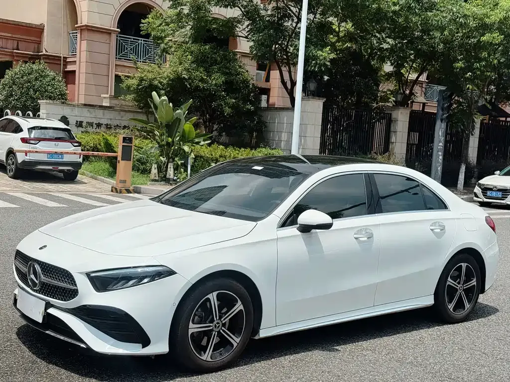 Mercedes-Benz A-Class — фото 10