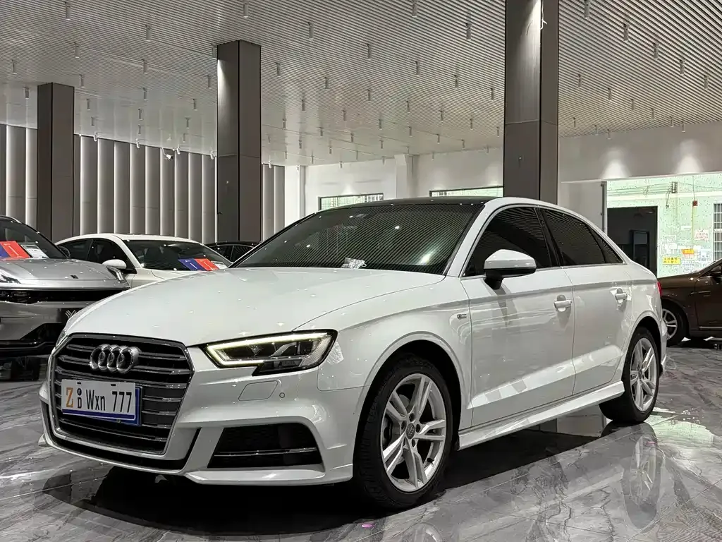 Audi A3 — фото 1