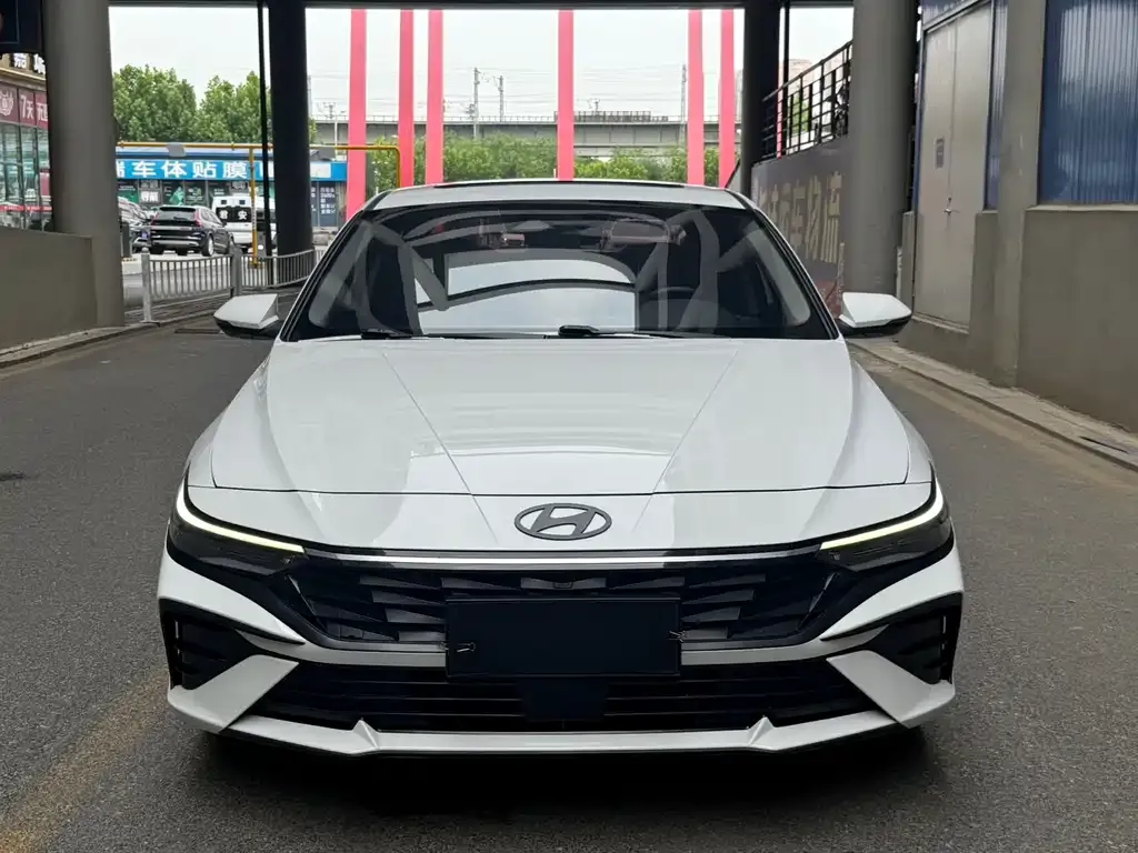 Hyundai Elantra — фото 7