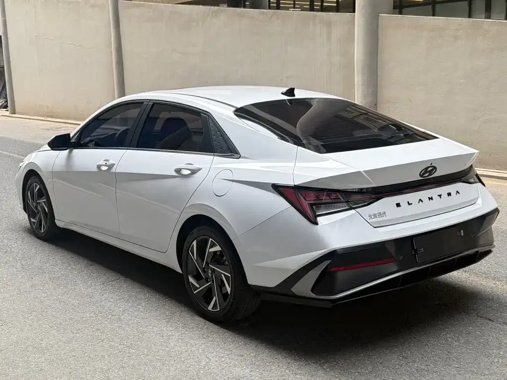Hyundai Elantra — фото 8