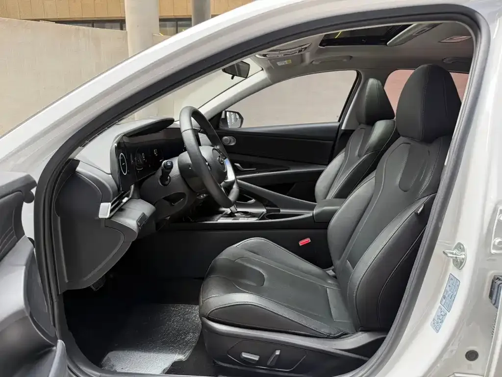 Hyundai Elantra — фото 9