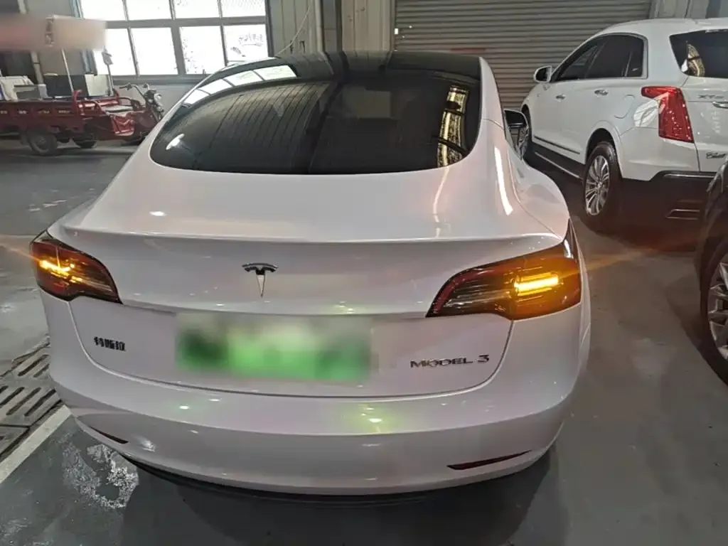 Tesla Model 3 — фото 4