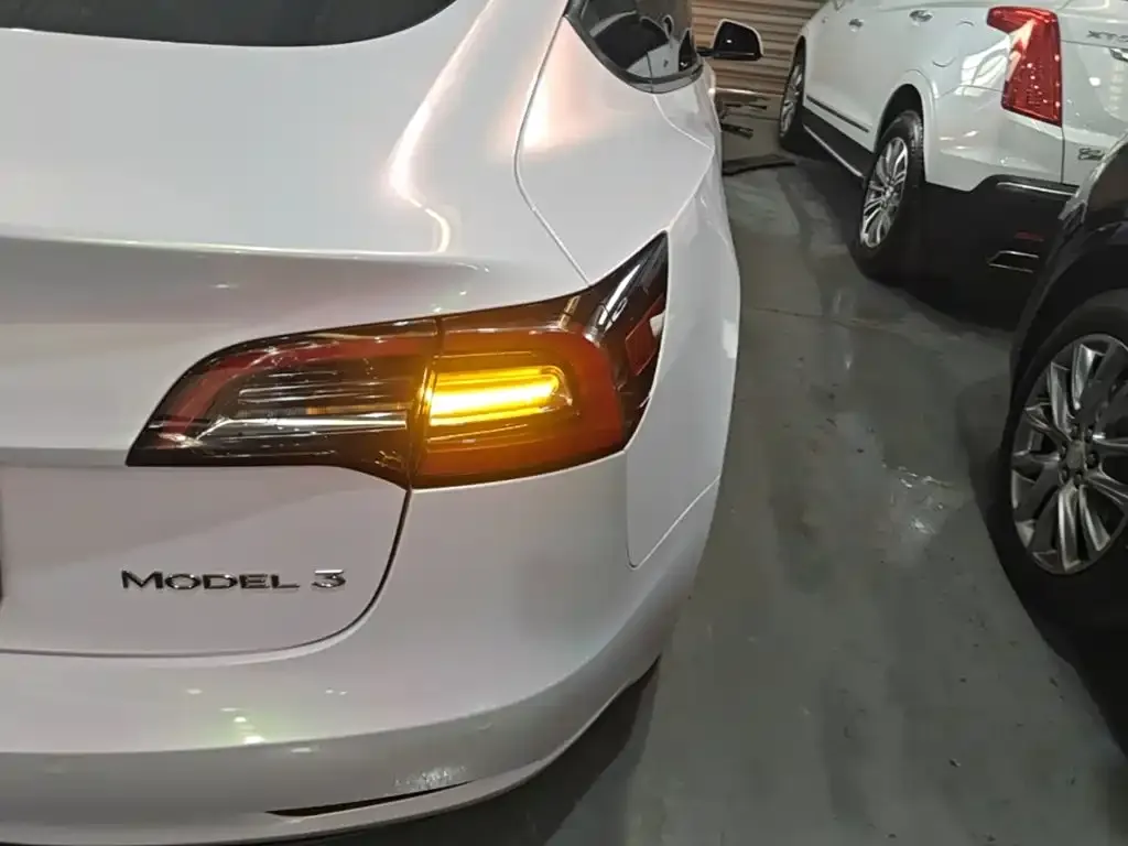 Tesla Model 3 — фото 3