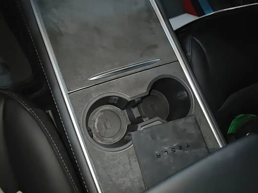 Tesla Model 3 — фото 10