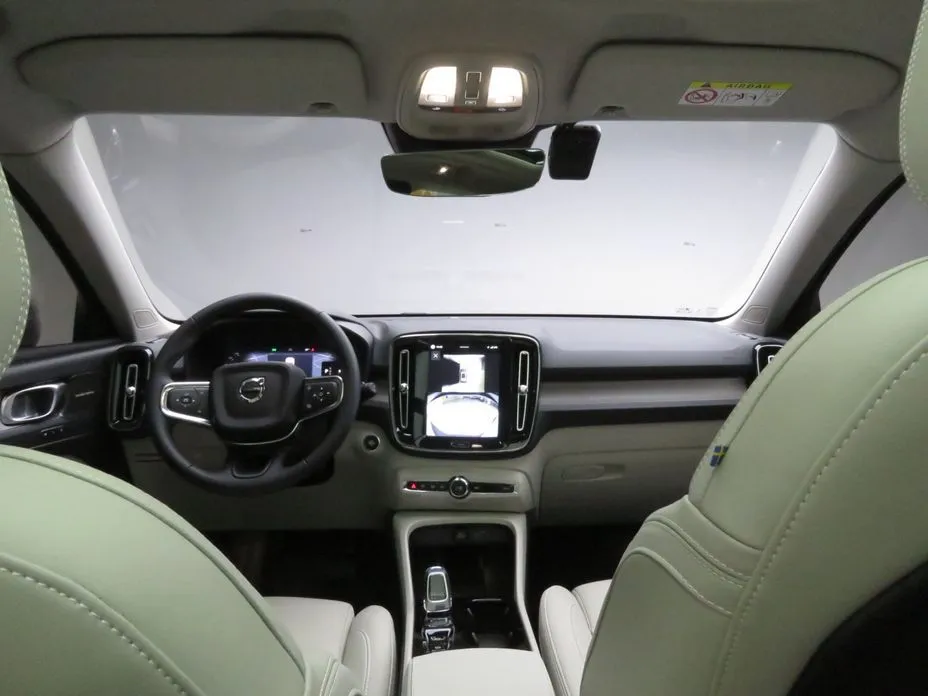 Volvo XC40 — фото 2