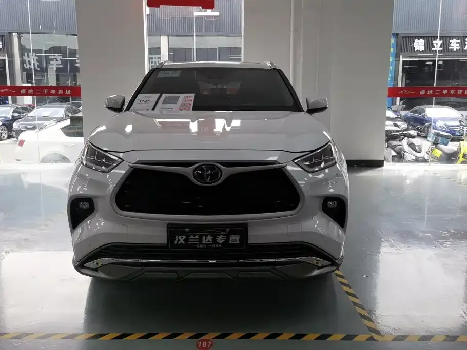 Toyota Highlander — фото 10