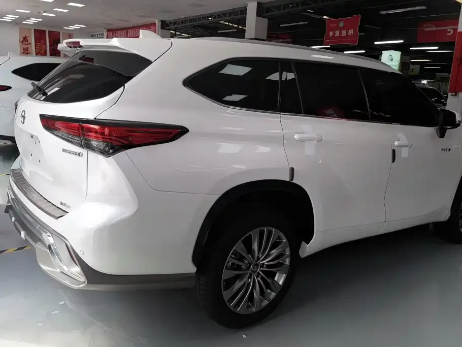 Toyota Highlander — фото 3