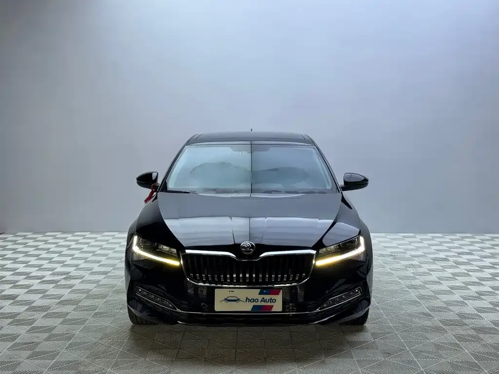 Skoda Superb — фото 8