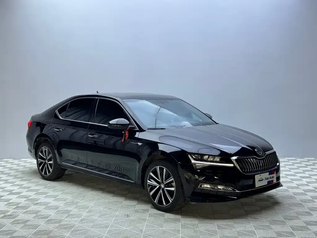 Skoda Superb — фото 9