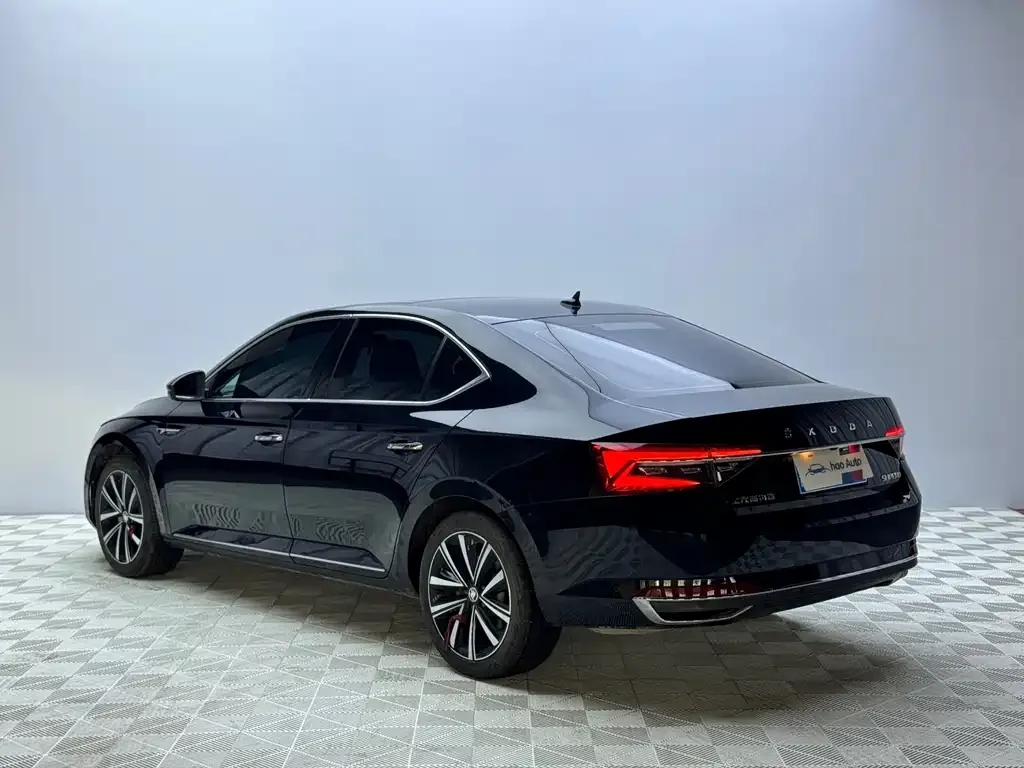 Skoda Superb — фото 5