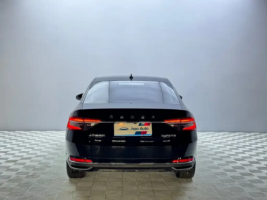 Skoda Superb — фото 7