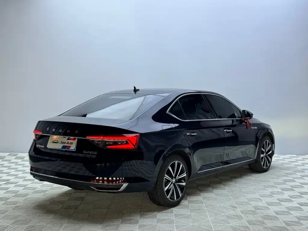 Skoda Superb — фото 10