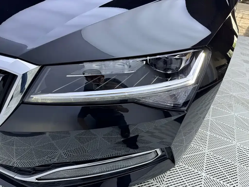 Skoda Superb — фото 2