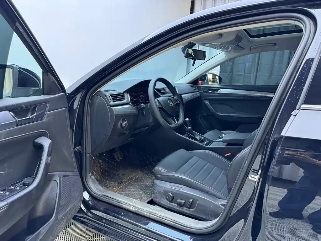 Skoda Superb — фото 6