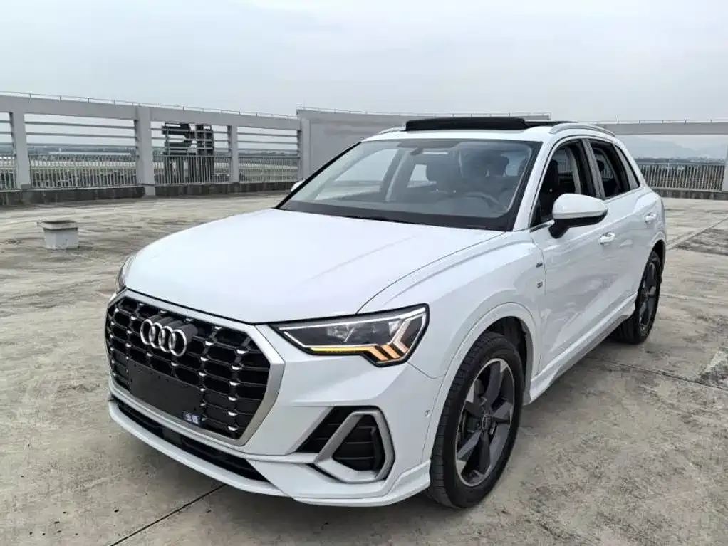 Audi Q3 — фото 1